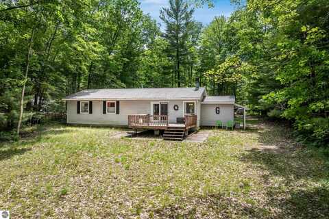 5780 Rennie View, Traverse City, MI 49696