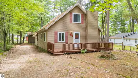 104 Wyckoff Drive, Houghton Lake, MI 48629