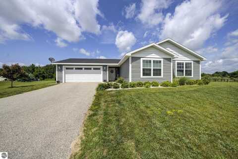 2148 Laredo Drive, Kingsley, MI 49649