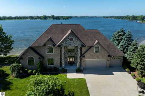 1038 Cantabrian Drive, Isabella, MI 48893