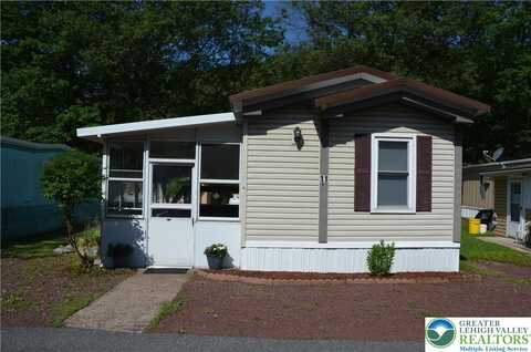 11 Indian Trail, Wind Gap Boro, PA 18091