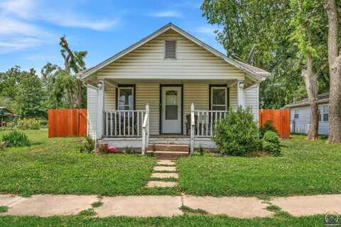 205 Highland AVE, Hoyt, KS 66440