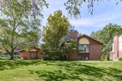 12932 Lampadaire Drive, Creve Coeur, MO 63141