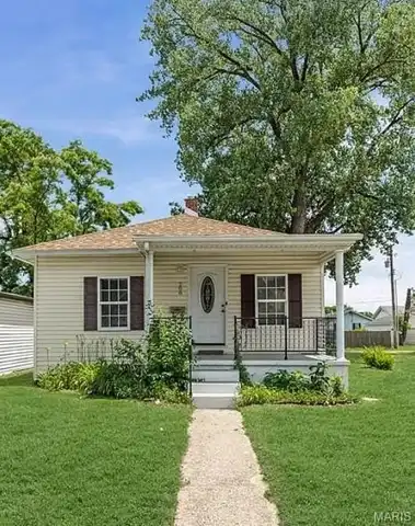 208 Washington Avenue, East Alton, IL 62024