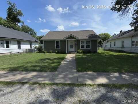 707 Matthews Avenue, Sikeston, MO 63801