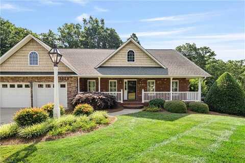136 Glen Brooke Lane, King, NC 27021