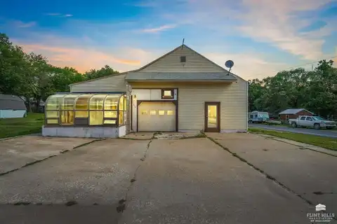 410 Main Street, Westmoreland, KS 66549