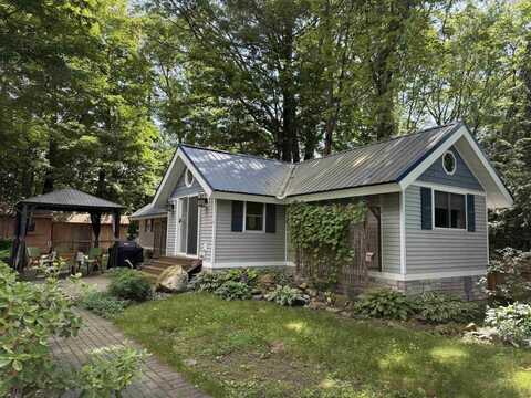 15 Lynwood Drive, Brattleboro, VT 05301