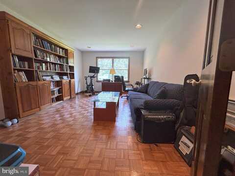 33 HIGH MEADOWS DRIVE, MULLICA HILL, NJ 08062