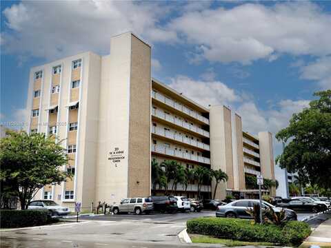 319 NE 14th Ave, Hallandale Beach, FL 33009