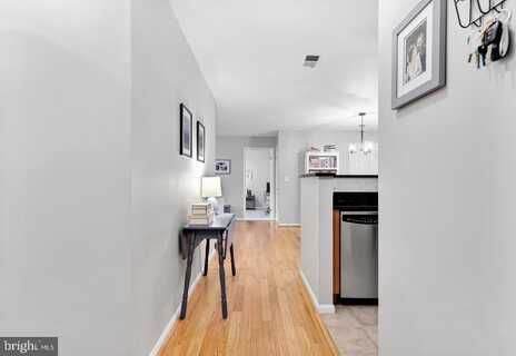 2050 N CALVERT STREET, ARLINGTON, VA 22201