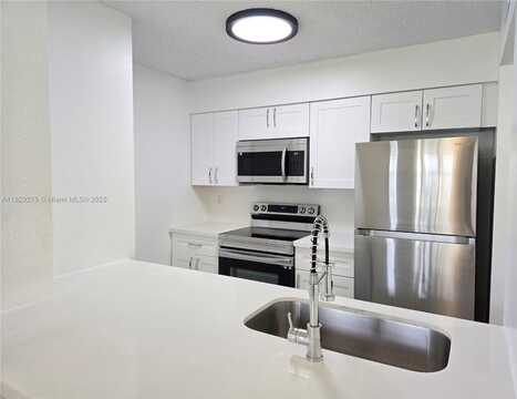 2890 N Oakland Forest Dr, Oakland Park, FL 33309