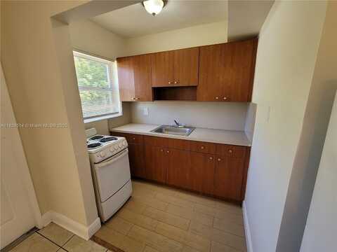 698 NE 85th St, Miami, FL 33138