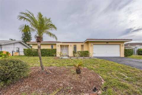 867 Ramblewood Dr, Coral Springs, FL 33071