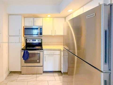 3440 N Pinewalk Dr N, Margate, FL 33063