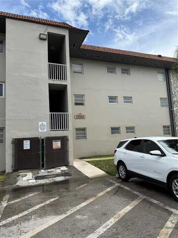 13900 Lake Placid Ct, Miami Lakes, FL 33014