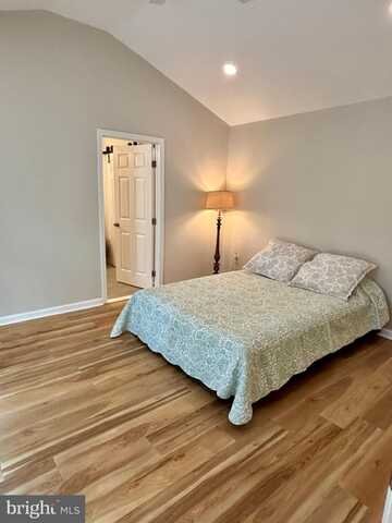 237 OAKRIDGE DRIVE, HARPERS FERRY, WV 25425