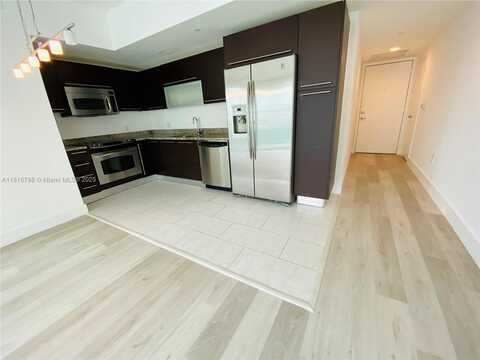 950 Brickell Bay Dr, Miami, FL 33131