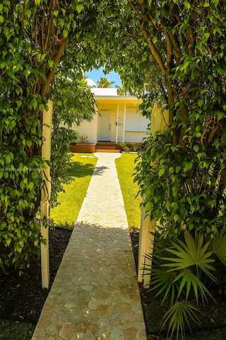 1325 Marseille Dr, Miami Beach, FL 33141