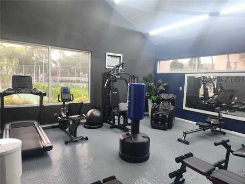 2541 Aragon Blvd, Sunrise, FL 33322