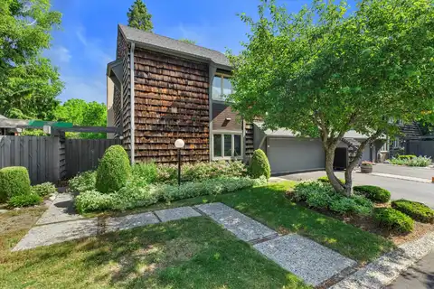 36 Stonewood Ct, Wind Point, WI 53402