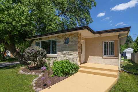 5748 N Sunset Ln, Glendale, WI 53209