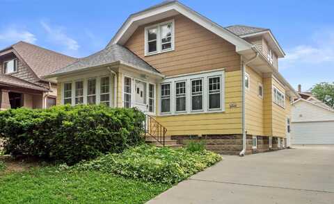 2462 N 70th St, Wauwatosa, WI 53213