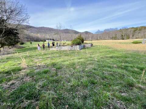 Lovin Road, Mooresburg, TN 37811