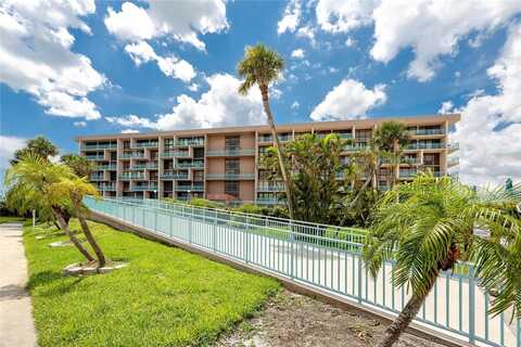 1 KEY CAPRI, TREASURE ISLAND, FL 33706
