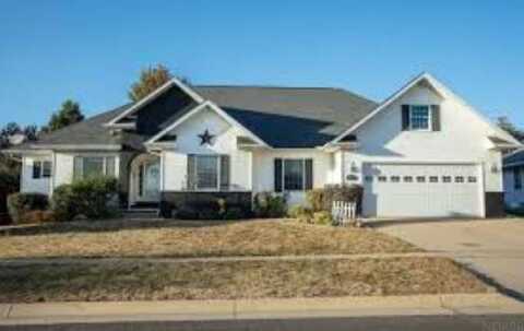 1308 Country Meadow Dr, Waverly, IA 50677