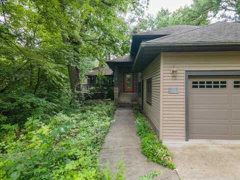 2125 Greenwood Avenue, Cedar Falls, IA 50613