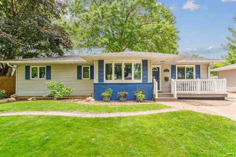 2742 Crestline Avenue, Waterloo, IA 50702