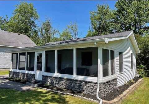 9440 E Houghton Lake Drive, Houghton Lake, MI 48629