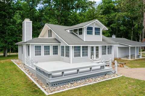 8530 W Higgins Lake Drive, Roscommon, MI 48653