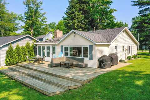 12243 E Houghton Lake Drive, Houghton Lake, MI 48629