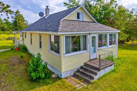 4951 Sparr Road, Gaylord, MI 49735
