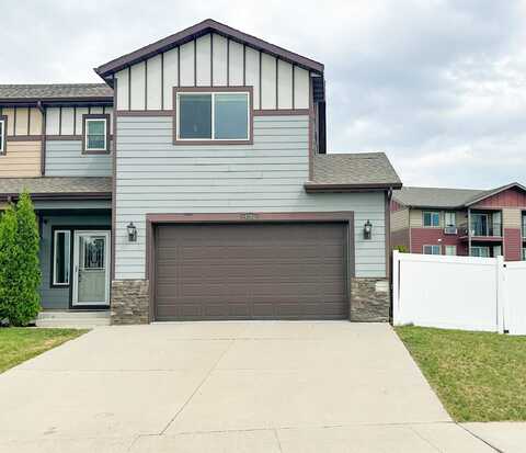 4007 Crossing St, Minot, ND 58701