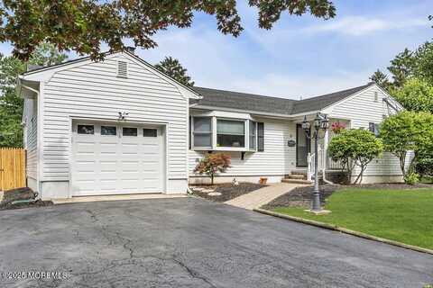 17 Rose Street, Lincroft, NJ 07738