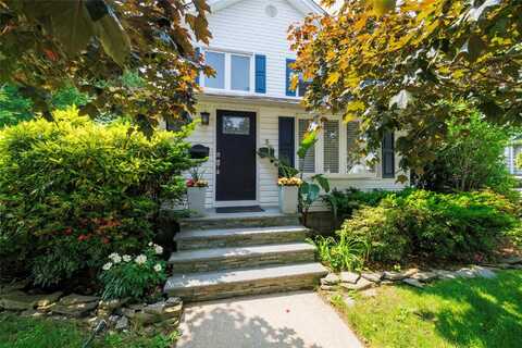 30 Nassau Boulevard, Malverne, NY 11565