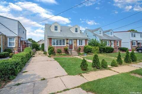 216 Raff Avenue, Mineola, NY 11501