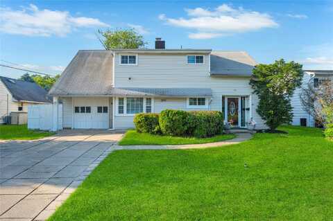 41 Meridian Road, Levittown, NY 11756