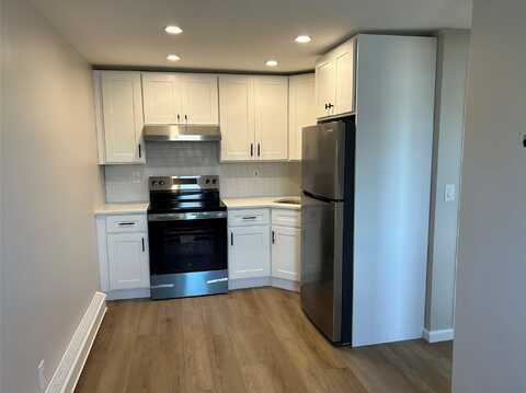 27 Willoughby Place, West Islip, NY 11795