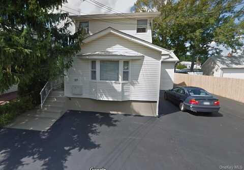 27 Willoughby Place, West Islip, NY 11795