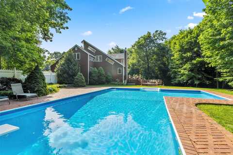 8 Braemer Road, East Setauket, NY 11733