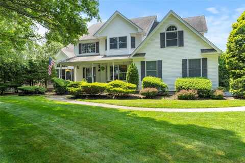 2 Old Brookville Court, Manorville, NY 11949