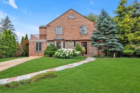 26 Vanderbilt Road, Manhasset, NY 11030