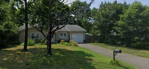 534 Meade Avenue, Bellport, NY 11713