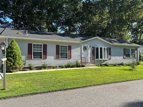 1407 Middle, Calverton, NY 11933