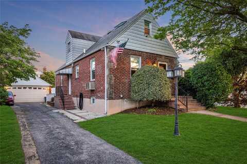 32 Jedwood Place, Valley Stream, NY 11581