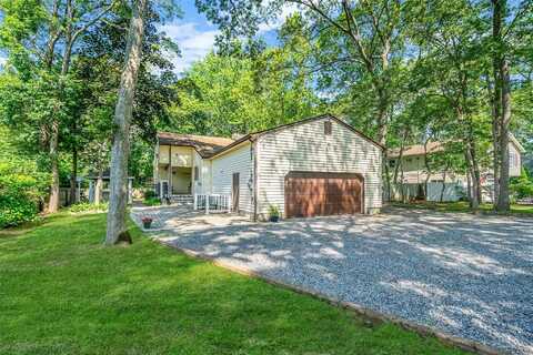 425 Puritan Drive, Shirley, NY 11967